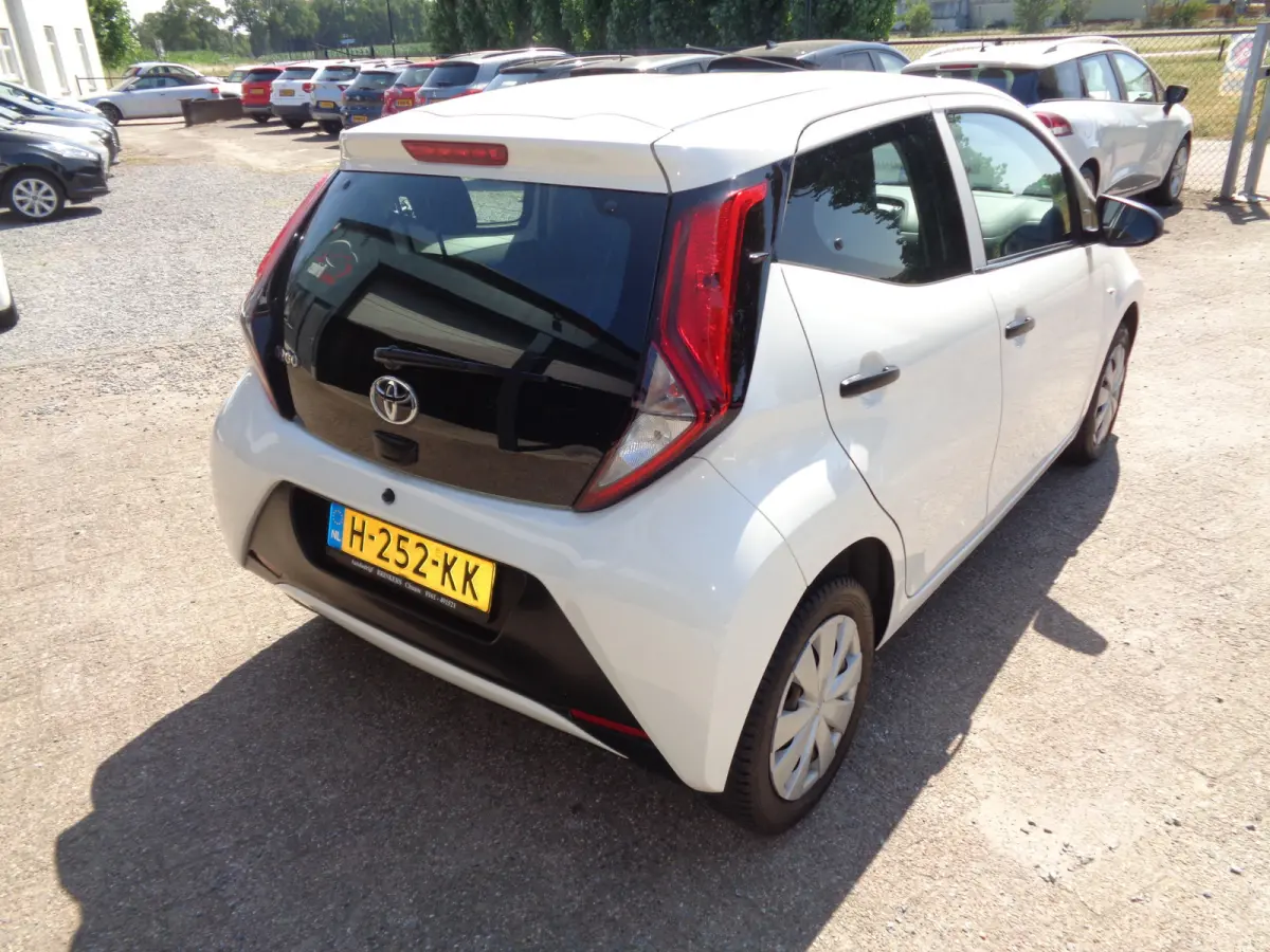 1.0 VVT-i x-fun Airco, Bluetooth