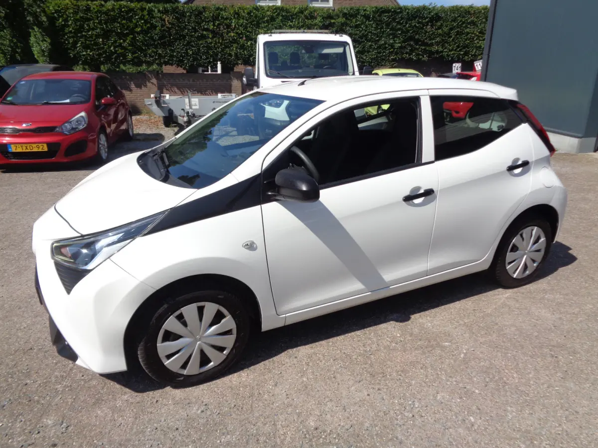 1.0 VVT-i x-fun Airco, Bluetooth