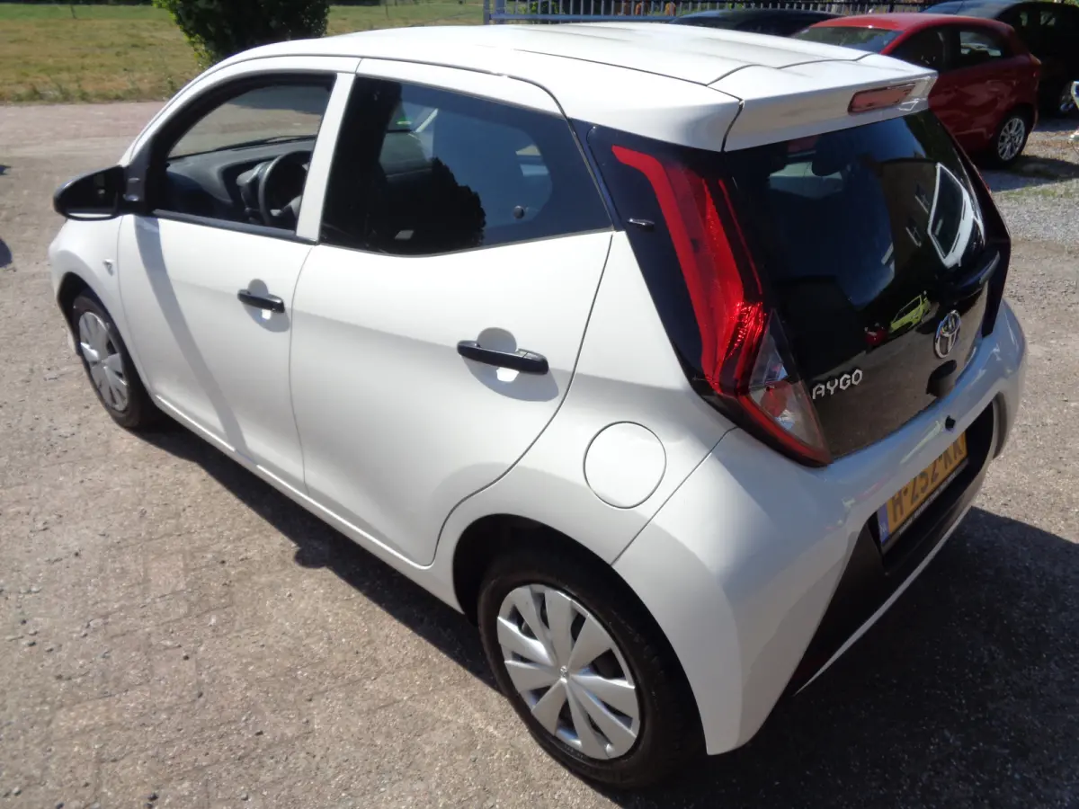 1.0 VVT-i x-fun Airco, Bluetooth