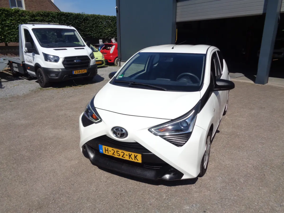 1.0 VVT-i x-fun Airco, Bluetooth