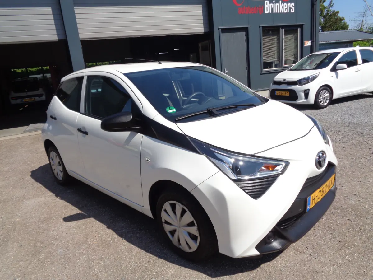 1.0 VVT-i x-fun Airco, Bluetooth