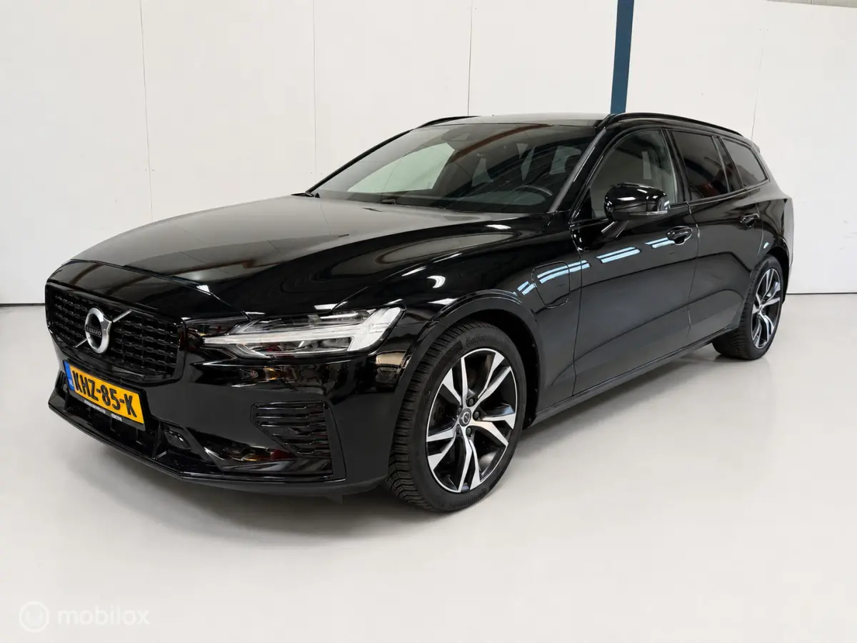 2.0 T6 Twin Engine AWD Momentum SPORTINTERIEUR