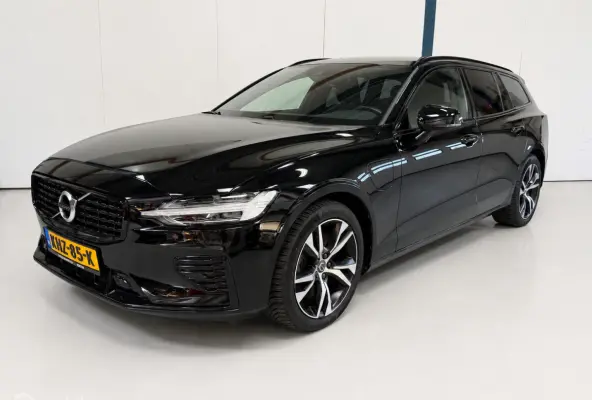 2.0 T6 Twin Engine AWD Momentum SPORTINTERIEUR