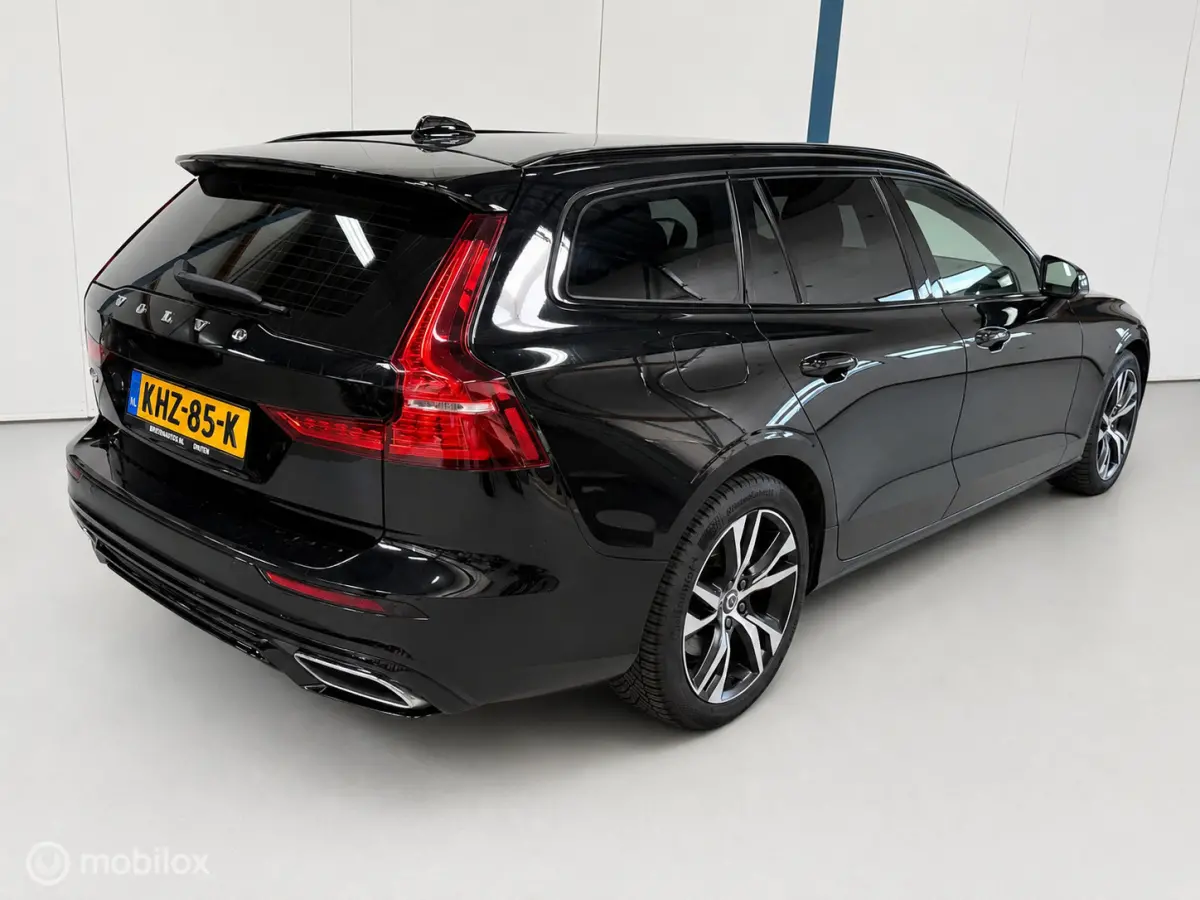 2.0 T6 Twin Engine AWD Momentum SPORTINTERIEUR