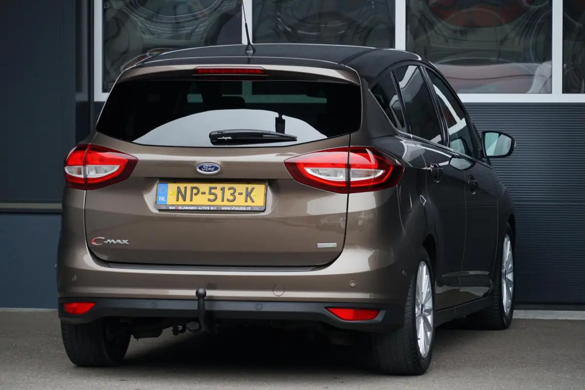 1.0 Titanium, NL, keyless, PDC, trekhaak, clima