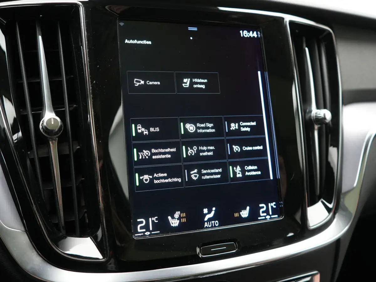T6 Recharge AWD Inscription PHEV 340pk | Panodak | Adaptive Cruise | Elektrische achterklep| Camera | Stoelen & Stuur Verwarmd | Keyless | Blis | Apple Carplay | Navigatie | DAB | Virtual | 
