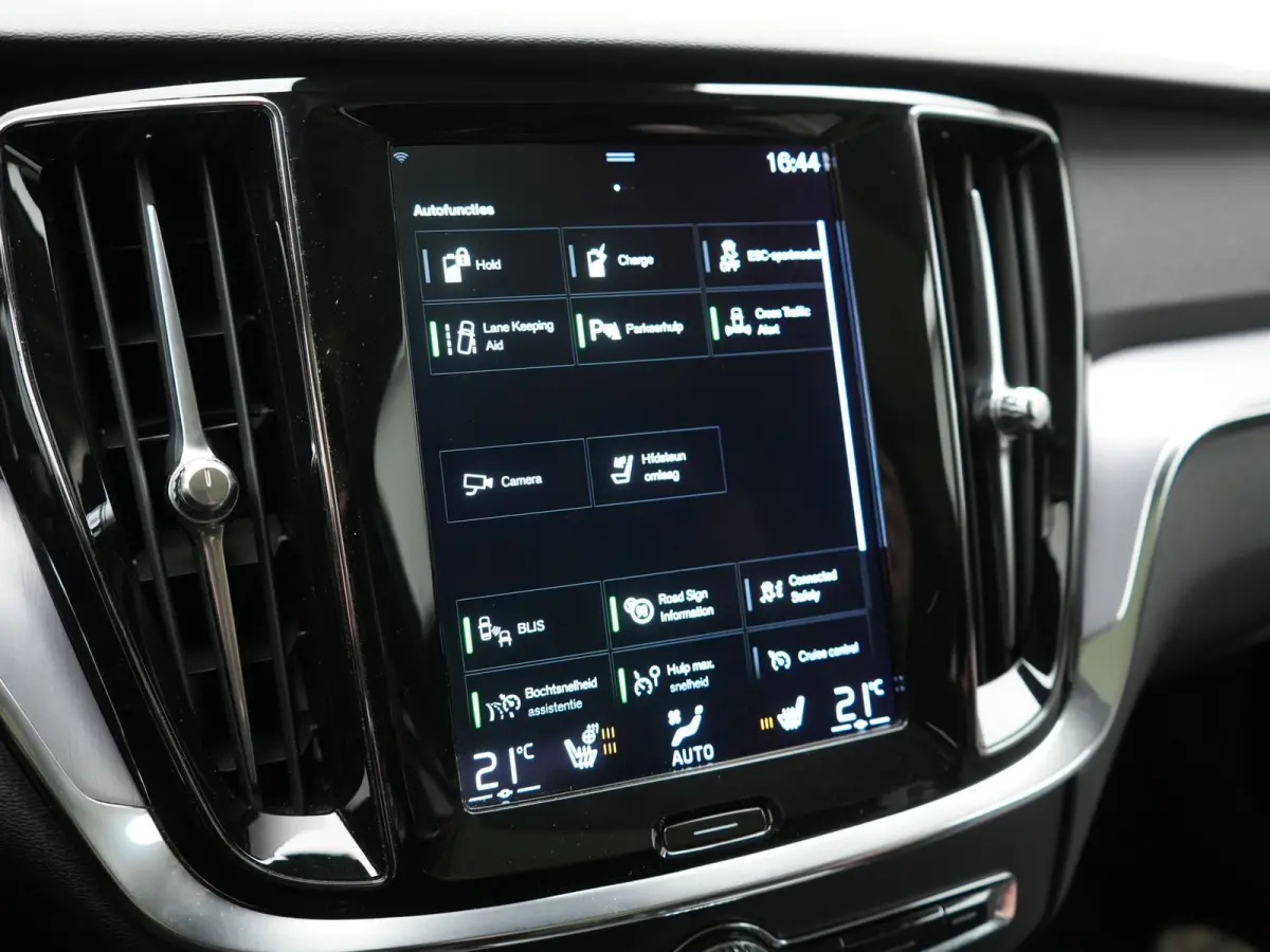 T6 Recharge AWD Inscription PHEV 340pk | Panodak | Adaptive Cruise | Elektrische achterklep| Camera | Stoelen & Stuur Verwarmd | Keyless | Blis | Apple Carplay | Navigatie | DAB | Virtual | 