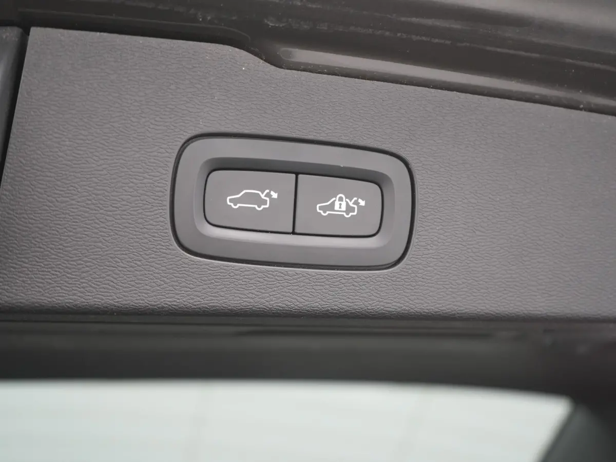 T6 Recharge AWD Inscription PHEV 340pk | Panodak | Adaptive Cruise | Elektrische achterklep| Camera | Stoelen & Stuur Verwarmd | Keyless | Blis | Apple Carplay | Navigatie | DAB | Virtual | 