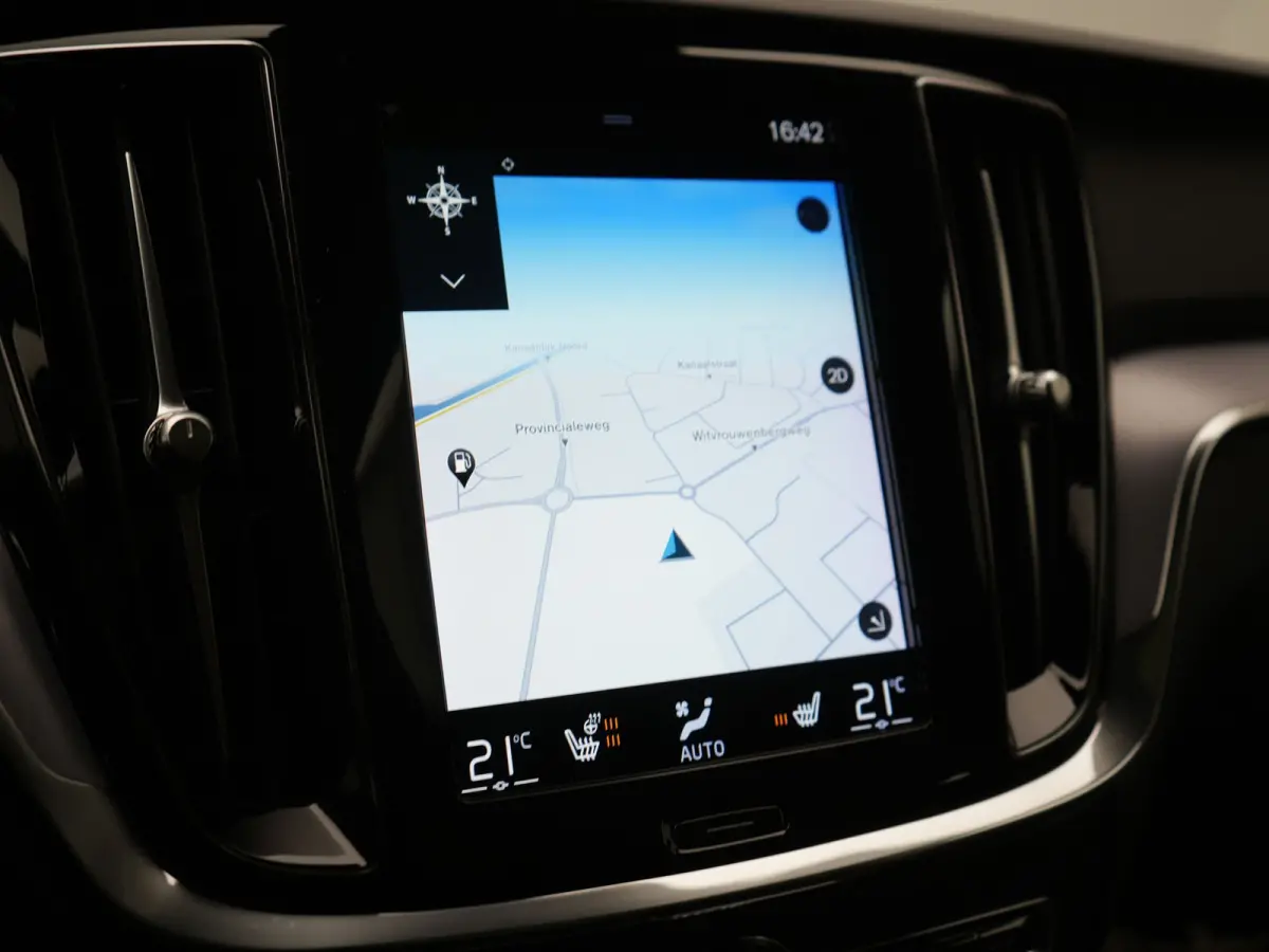 T6 Recharge AWD Inscription PHEV 340pk | Panodak | Adaptive Cruise | Elektrische achterklep| Camera | Stoelen & Stuur Verwarmd | Keyless | Blis | Apple Carplay | Navigatie | DAB | Virtual | 