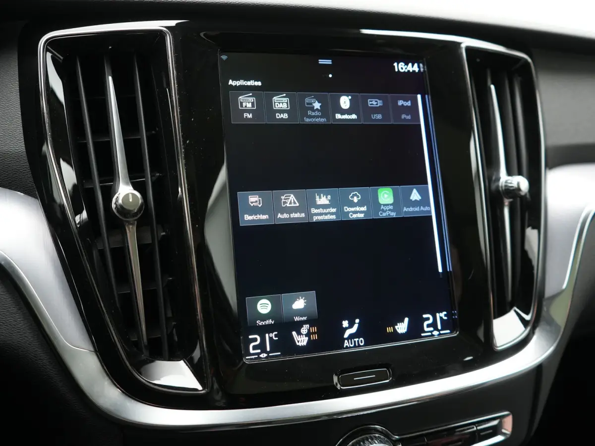 T6 Recharge AWD Inscription PHEV 340pk | Panodak | Adaptive Cruise | Elektrische achterklep| Camera | Stoelen & Stuur Verwarmd | Keyless | Blis | Apple Carplay | Navigatie | DAB | Virtual | 
