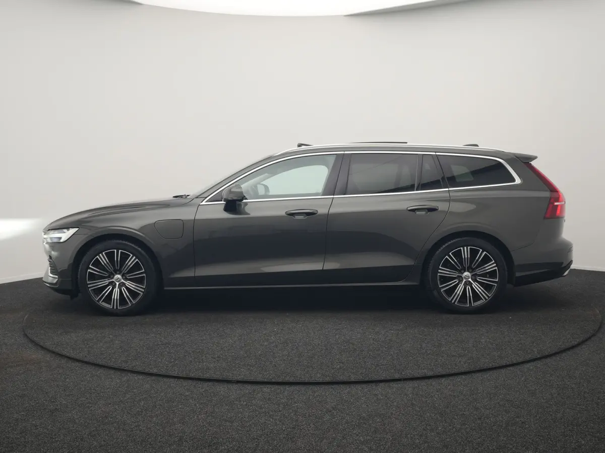 T6 Recharge AWD Inscription PHEV 340pk | Panodak | Adaptive Cruise | Elektrische achterklep| Camera | Stoelen & Stuur Verwarmd | Keyless | Blis | Apple Carplay | Navigatie | DAB | Virtual | 