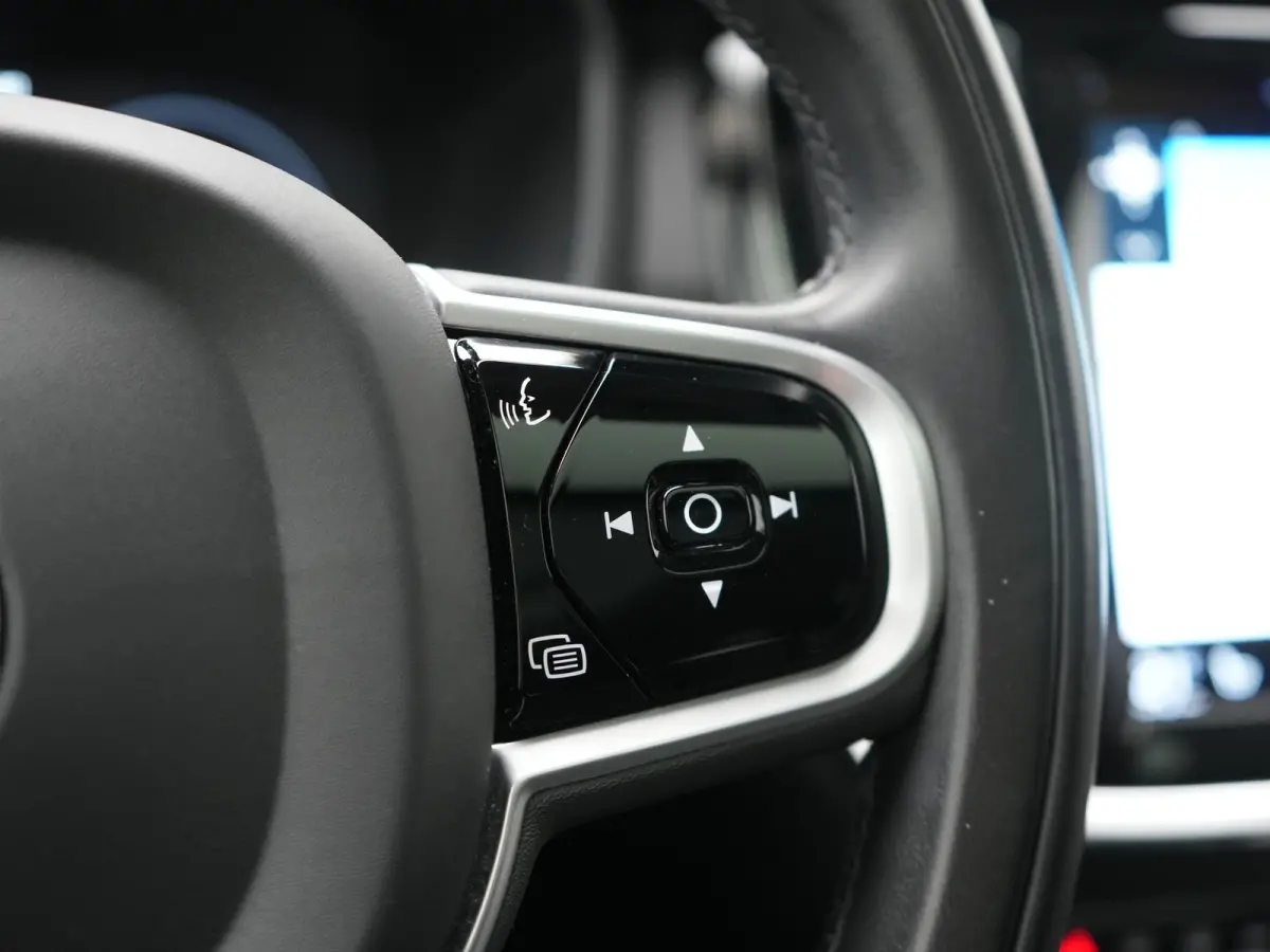 T6 Recharge AWD Inscription PHEV 340pk | Panodak | Adaptive Cruise | Elektrische achterklep| Camera | Stoelen & Stuur Verwarmd | Keyless | Blis | Apple Carplay | Navigatie | DAB | Virtual | 