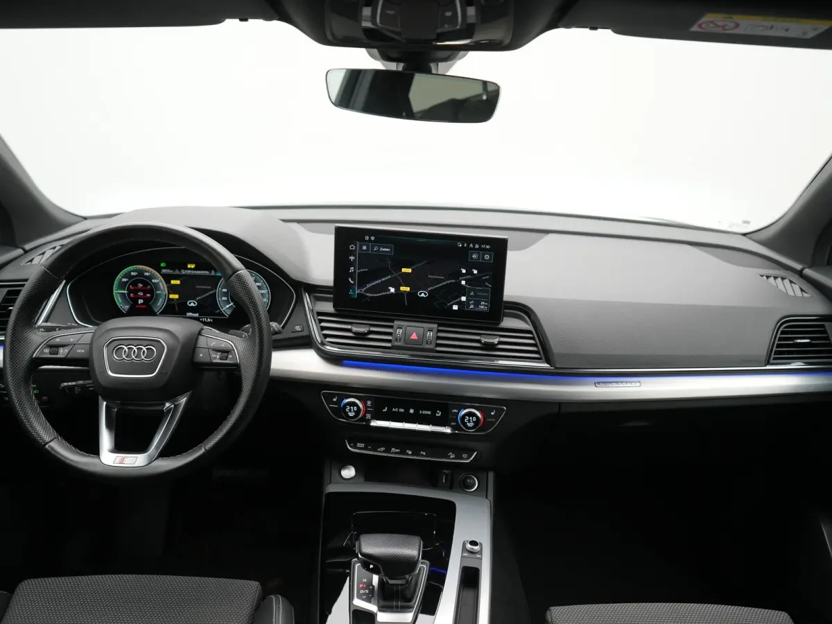 50 TFSI e S Line FACELIFT PHEV 300pk Dealer O.H. | Luchtvering | Adaptive Cruise | Matrix Led | 360 Camera | Sportstoelen Verwarmd | Sfeerverlichting | Blis | Park Assist | Navigatie | DAB |