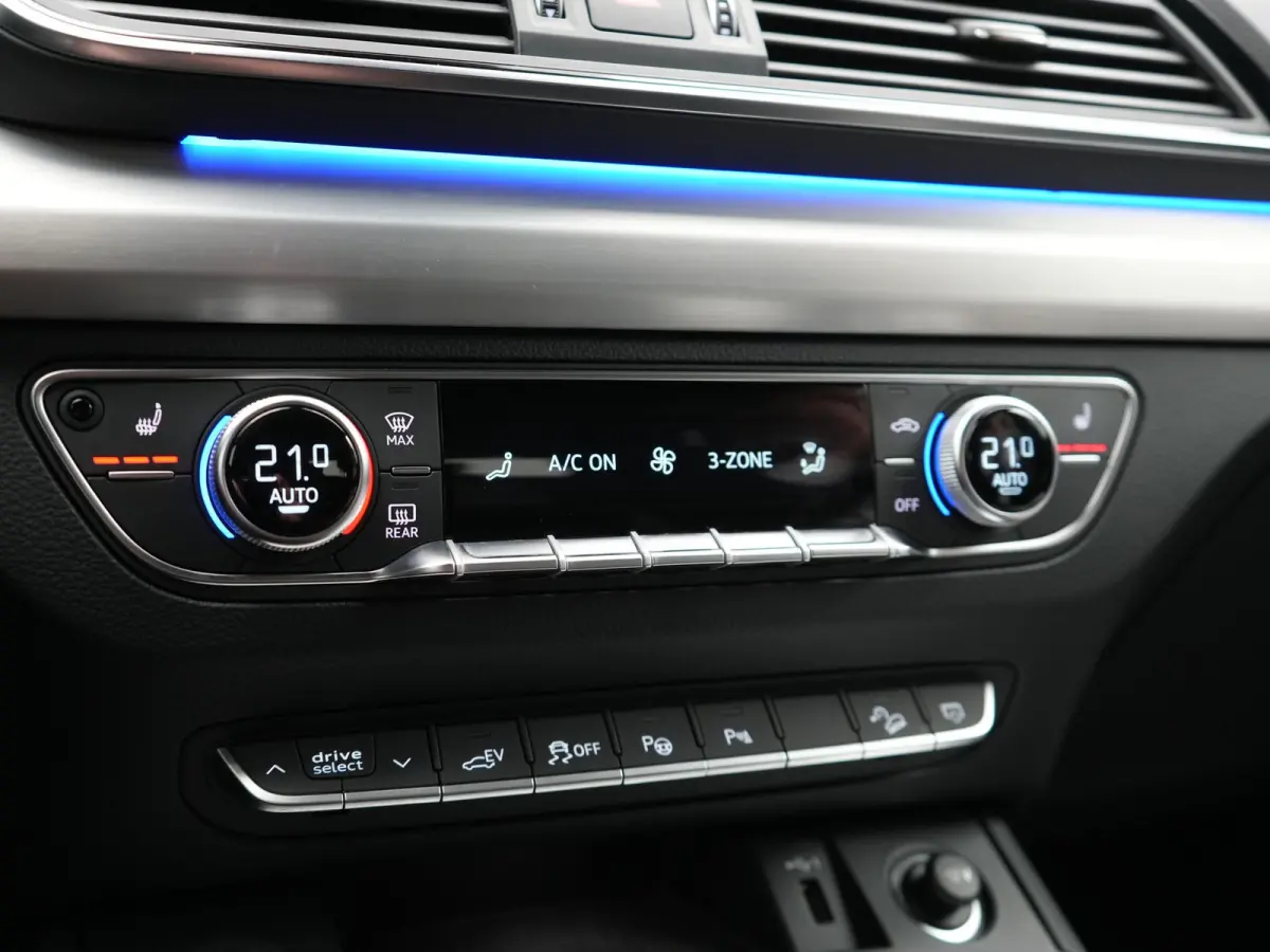50 TFSI e S Line FACELIFT PHEV 300pk Dealer O.H. | Luchtvering | Adaptive Cruise | Matrix Led | 360 Camera | Sportstoelen Verwarmd | Sfeerverlichting | Blis | Park Assist | Navigatie | DAB |