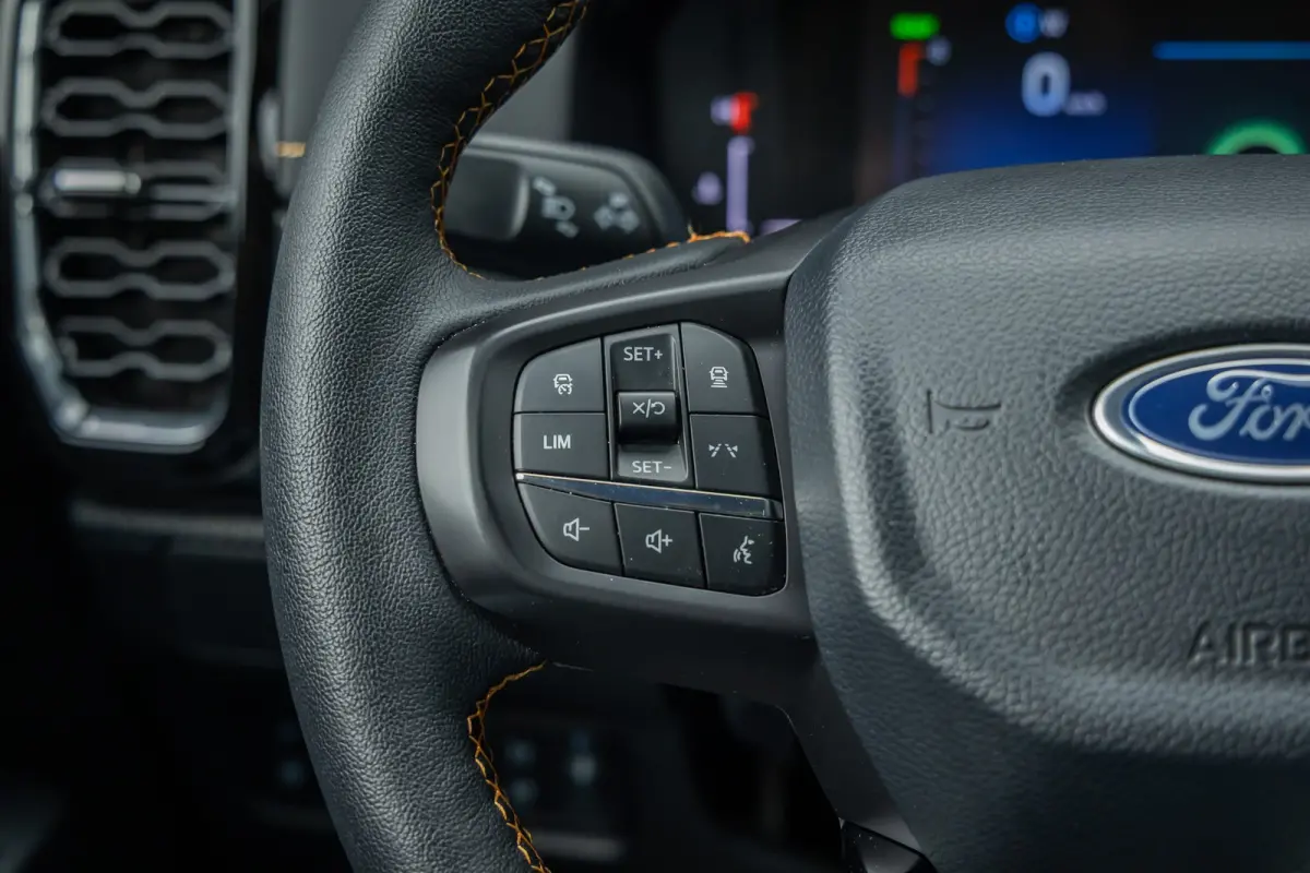 Plug-in-Hybrid Wildtrak e-4WD Dubbelcabine | 0.99% Financial Lease | 1-fase laadkabel mode 3 16A, 8 meter | 12" Infotainment scherm met SYNC 4, AM/FM/DAB radio en 6 speakers | 360 verlichtin