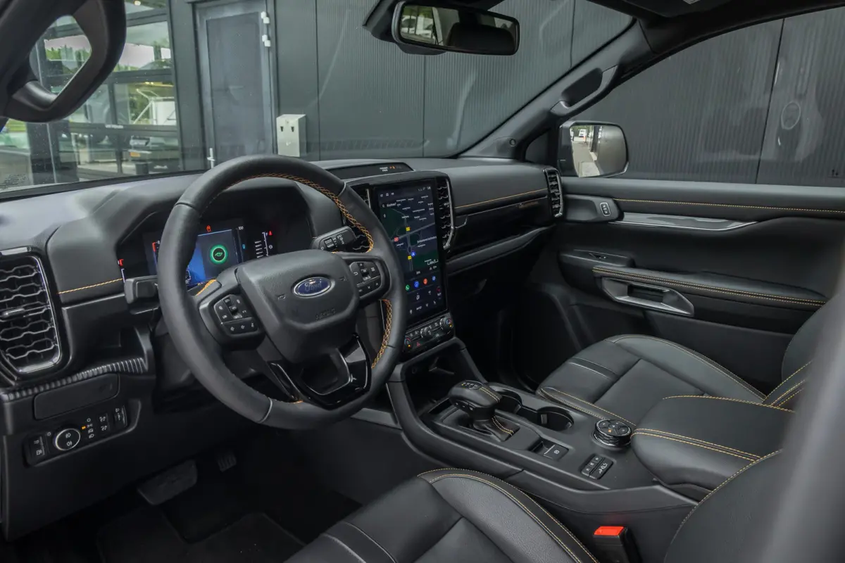 Plug-in-Hybrid Wildtrak e-4WD Dubbelcabine | 0.99% Financial Lease | 1-fase laadkabel mode 3 16A, 8 meter | 12" Infotainment scherm met SYNC 4, AM/FM/DAB radio en 6 speakers | 360 verlichtin