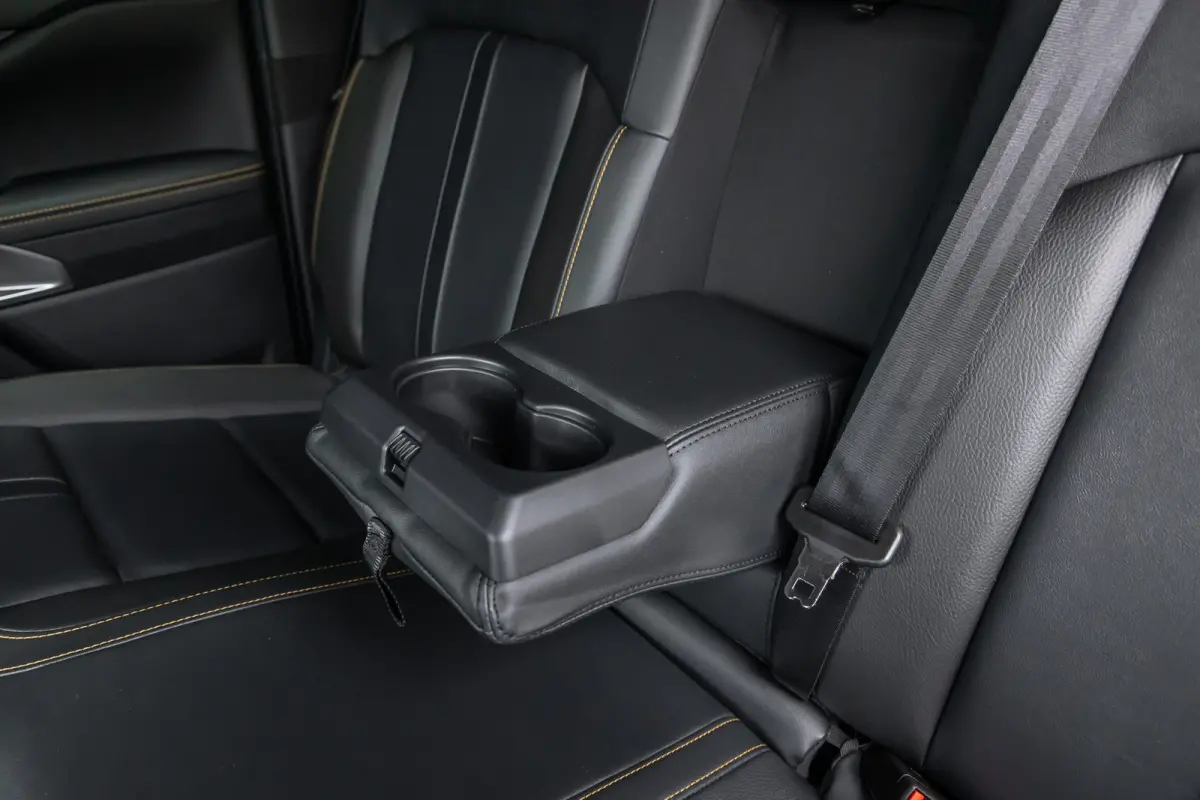Plug-in-Hybrid Wildtrak e-4WD Dubbelcabine | 0.99% Financial Lease | 1-fase laadkabel mode 3 16A, 8 meter | 12" Infotainment scherm met SYNC 4, AM/FM/DAB radio en 6 speakers | 360 verlichtin