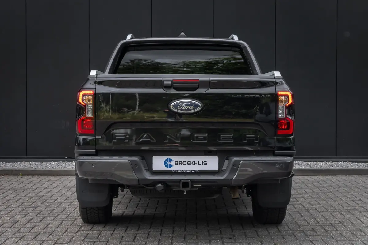 Plug-in-Hybrid Wildtrak e-4WD Dubbelcabine | 0.99% Financial Lease | 1-fase laadkabel mode 3 16A, 8 meter | 12" Infotainment scherm met SYNC 4, AM/FM/DAB radio en 6 speakers | 360 verlichtin