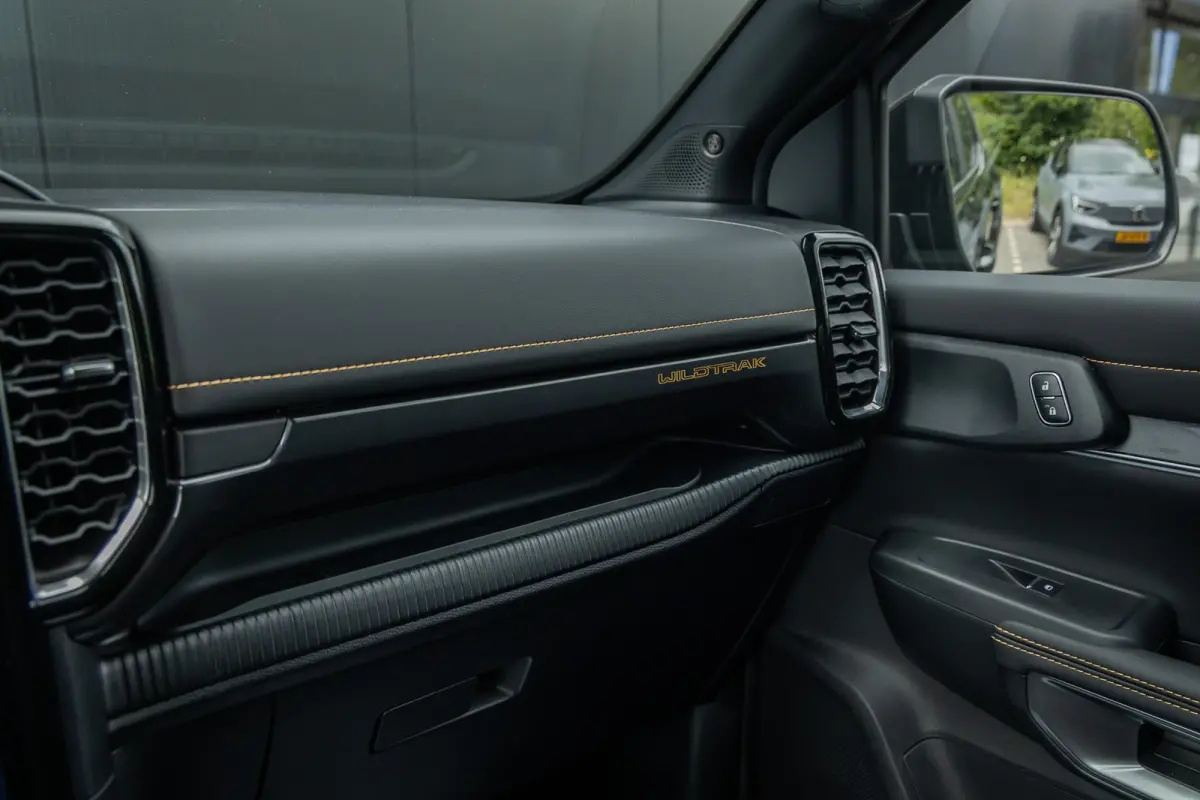 Plug-in-Hybrid Wildtrak e-4WD Dubbelcabine | 0.99% Financial Lease | 1-fase laadkabel mode 3 16A, 8 meter | 12" Infotainment scherm met SYNC 4, AM/FM/DAB radio en 6 speakers | 360 verlichtin
