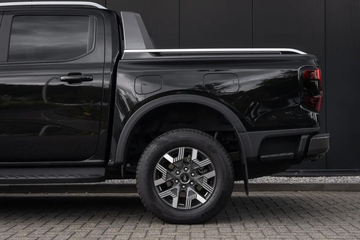 Plug-in-Hybrid Wildtrak e-4WD Dubbelcabine | 0.99% Financial Lease | 1-fase laadkabel mode 3 16A, 8 meter | 12" Infotainment scherm met SYNC 4, AM/FM/DAB radio en 6 speakers | 360 verlichtin