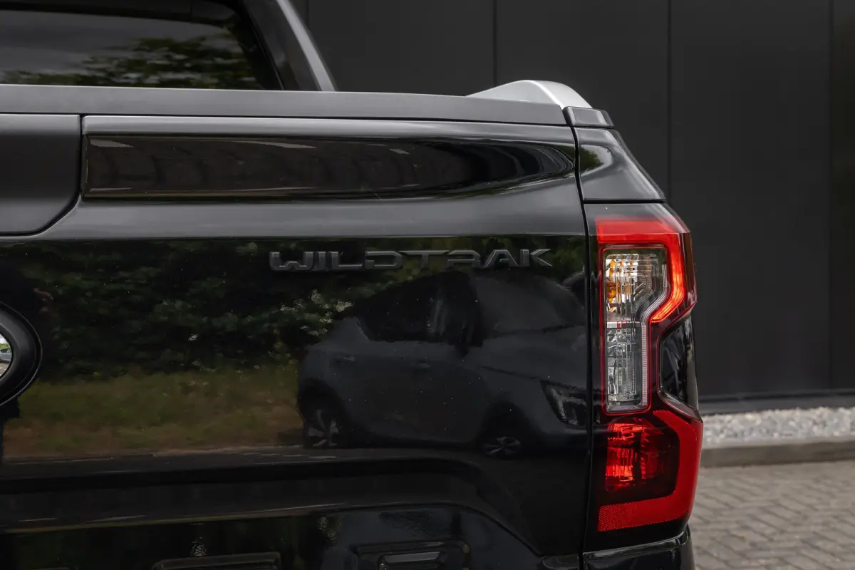 Plug-in-Hybrid Wildtrak e-4WD Dubbelcabine | 0.99% Financial Lease | 1-fase laadkabel mode 3 16A, 8 meter | 12" Infotainment scherm met SYNC 4, AM/FM/DAB radio en 6 speakers | 360 verlichtin