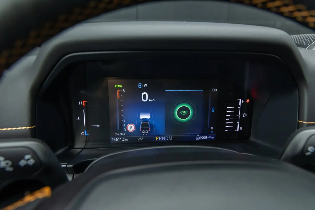 Plug-in-Hybrid Wildtrak e-4WD Dubbelcabine | 0.99% Financial Lease | 1-fase laadkabel mode 3 16A, 8 meter | 12" Infotainment scherm met SYNC 4, AM/FM/DAB radio en 6 speakers | 360 verlichtin