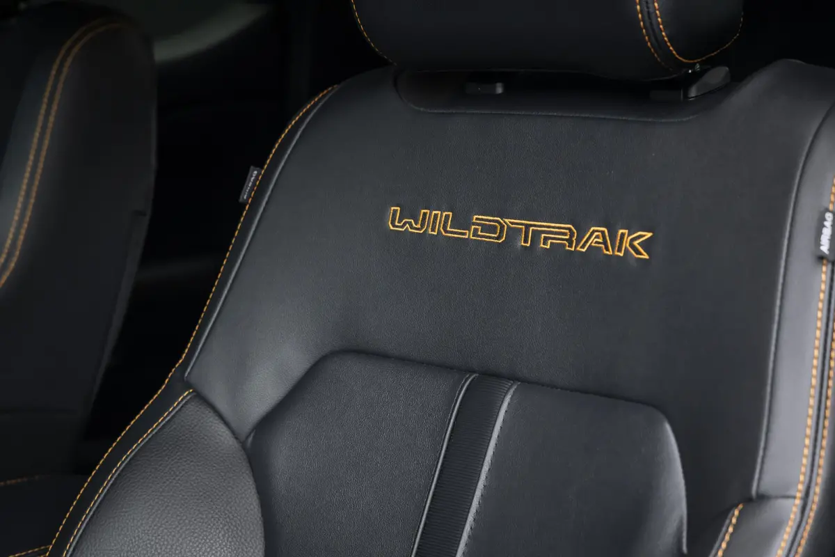 Plug-in-Hybrid Wildtrak e-4WD Dubbelcabine | 0.99% Financial Lease | 1-fase laadkabel mode 3 16A, 8 meter | 12" Infotainment scherm met SYNC 4, AM/FM/DAB radio en 6 speakers | 360 verlichtin