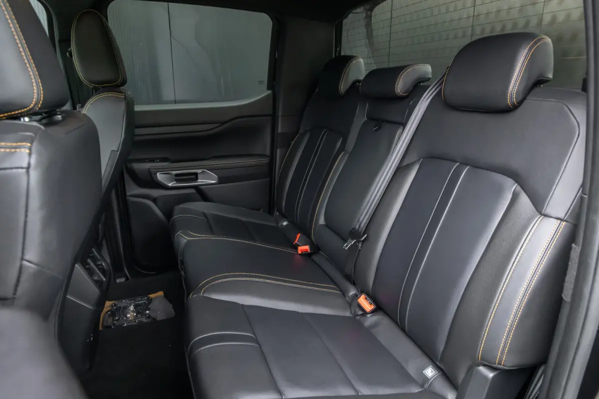 Plug-in-Hybrid Wildtrak e-4WD Dubbelcabine | 0.99% Financial Lease | 1-fase laadkabel mode 3 16A, 8 meter | 12" Infotainment scherm met SYNC 4, AM/FM/DAB radio en 6 speakers | 360 verlichtin