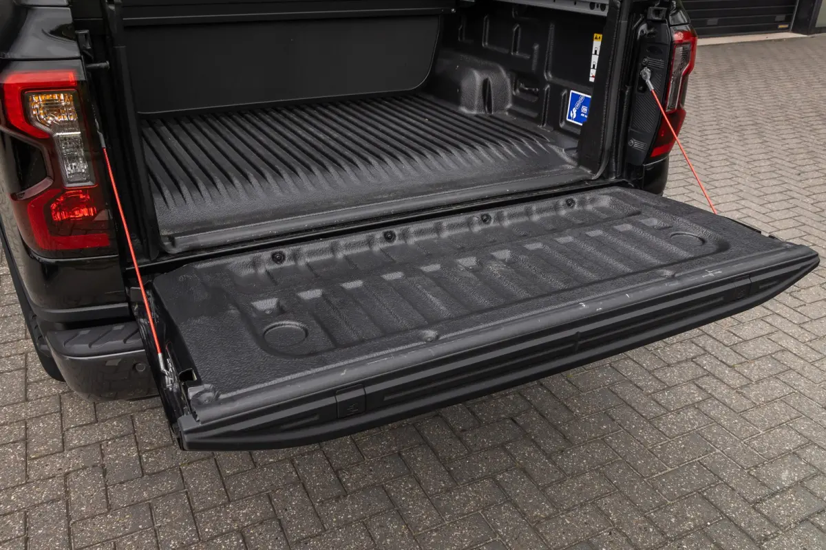 Plug-in-Hybrid Wildtrak e-4WD Dubbelcabine | 0.99% Financial Lease | 1-fase laadkabel mode 3 16A, 8 meter | 12" Infotainment scherm met SYNC 4, AM/FM/DAB radio en 6 speakers | 360 verlichtin