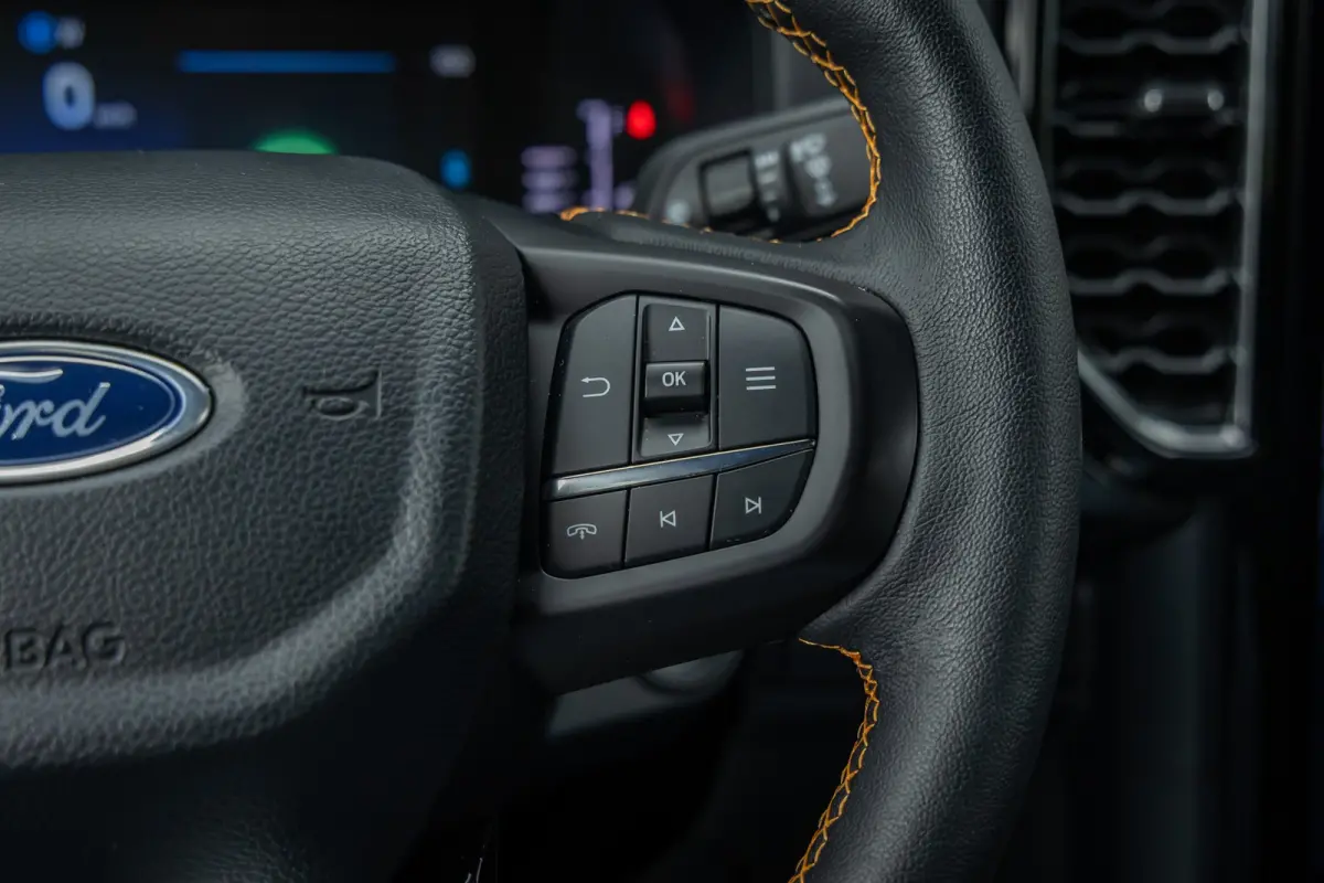 Plug-in-Hybrid Wildtrak e-4WD Dubbelcabine | 0.99% Financial Lease | 1-fase laadkabel mode 3 16A, 8 meter | 12" Infotainment scherm met SYNC 4, AM/FM/DAB radio en 6 speakers | 360 verlichtin