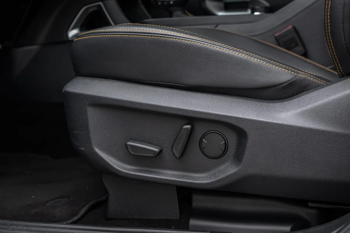 Plug-in-Hybrid Wildtrak e-4WD Dubbelcabine | 0.99% Financial Lease | 1-fase laadkabel mode 3 16A, 8 meter | 12" Infotainment scherm met SYNC 4, AM/FM/DAB radio en 6 speakers | 360 verlichtin