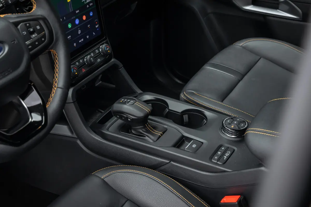 Plug-in-Hybrid Wildtrak e-4WD Dubbelcabine | 0.99% Financial Lease | 1-fase laadkabel mode 3 16A, 8 meter | 12" Infotainment scherm met SYNC 4, AM/FM/DAB radio en 6 speakers | 360 verlichtin