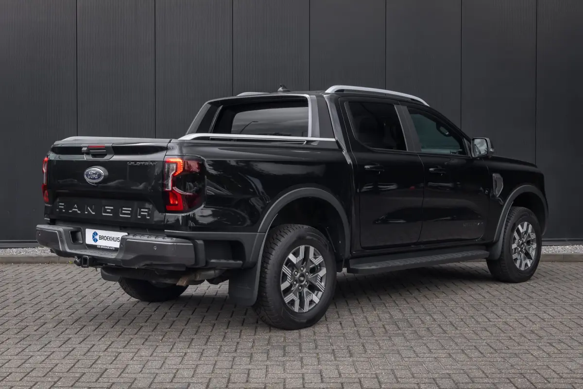 Plug-in-Hybrid Wildtrak e-4WD Dubbelcabine | 0.99% Financial Lease | 1-fase laadkabel mode 3 16A, 8 meter | 12" Infotainment scherm met SYNC 4, AM/FM/DAB radio en 6 speakers | 360 verlichtin