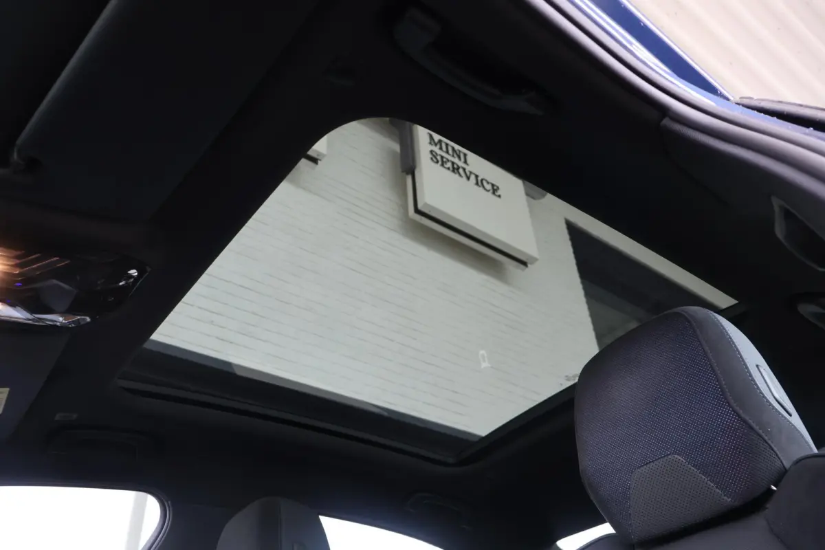 550e xDrive | SOH 100% | M Sport | Glazen Panoramadak | Harman/Kardon | Stoelverwarming | Camera | Parkeersensoren voor en achter | Adaptive LED