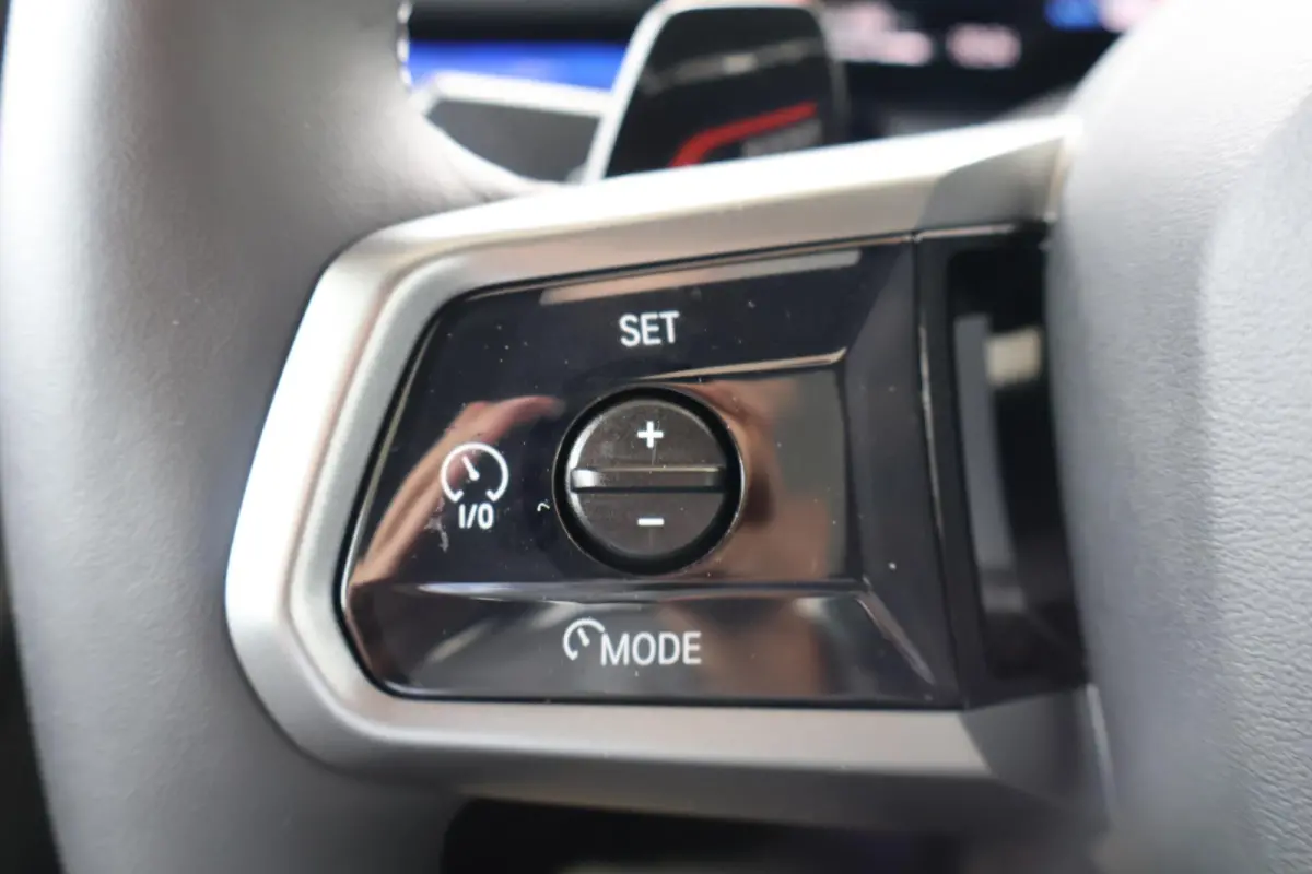 550e xDrive | SOH 100% | M Sport | Glazen Panoramadak | Harman/Kardon | Stoelverwarming | Camera | Parkeersensoren voor en achter | Adaptive LED