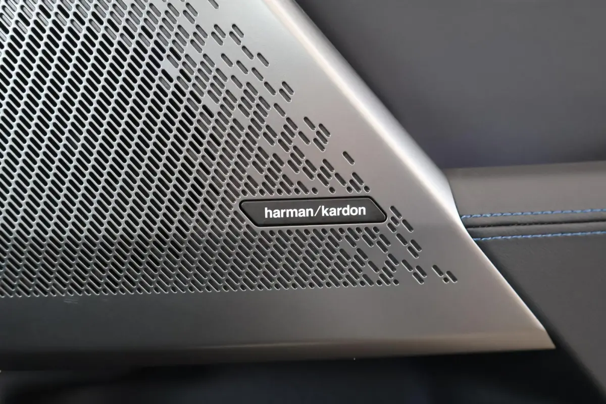 550e xDrive | SOH 100% | M Sport | Glazen Panoramadak | Harman/Kardon | Stoelverwarming | Camera | Parkeersensoren voor en achter | Adaptive LED