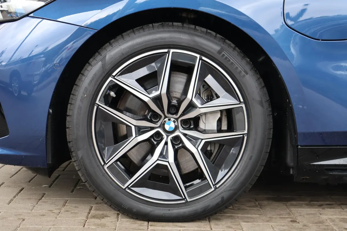 550e xDrive | SOH 100% | M Sport | Glazen Panoramadak | Harman/Kardon | Stoelverwarming | Camera | Parkeersensoren voor en achter | Adaptive LED