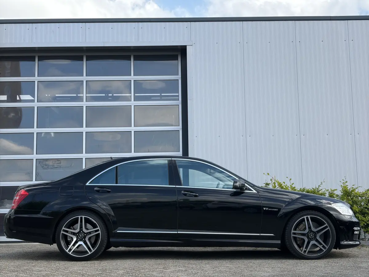 AMG 63 Lang Performance Package 571pk | Facelift | Achteruitrijcamera | Bi-xenon koplampen | Cruise control adaptief | Designo Interieur | Elektrisch glazen schuif-/kanteldak | Lichtmetalen 