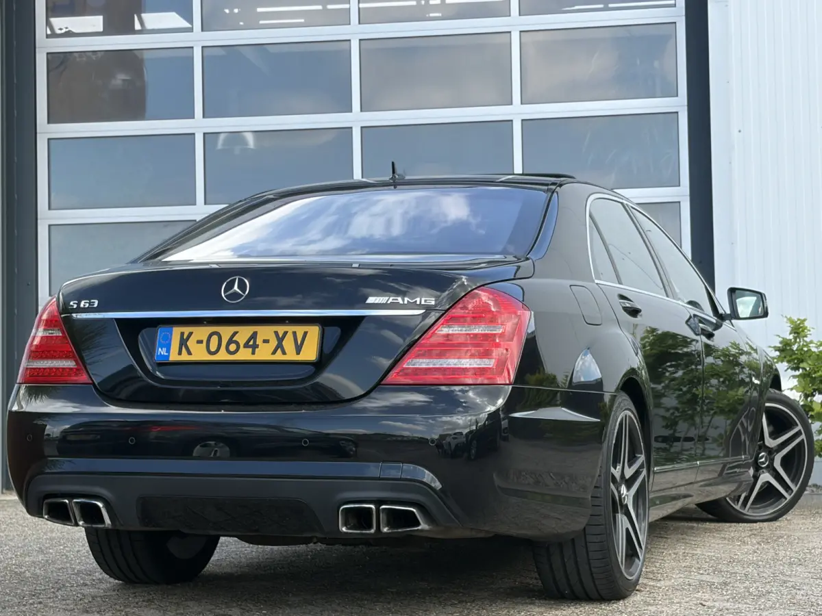 AMG 63 Lang Performance Package 571pk | Facelift | Achteruitrijcamera | Bi-xenon koplampen | Cruise control adaptief | Designo Interieur | Elektrisch glazen schuif-/kanteldak | Lichtmetalen 