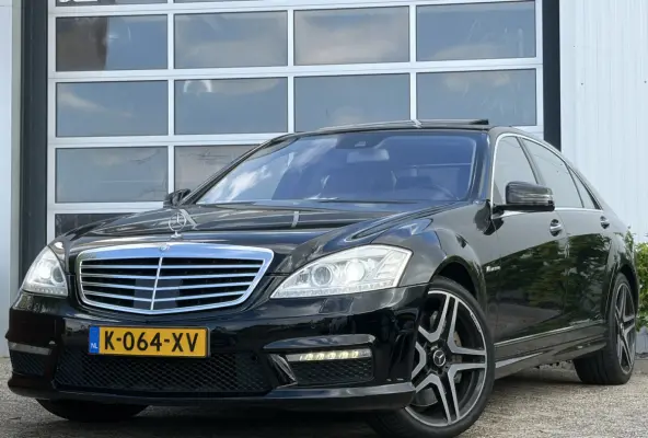 AMG 63 Lang Performance Package 571pk | Facelift | Achteruitrijcamera | Bi-xenon koplampen | Cruise control adaptief | Designo Interieur | Elektrisch glazen schuif-/kanteldak | Lichtmetalen 