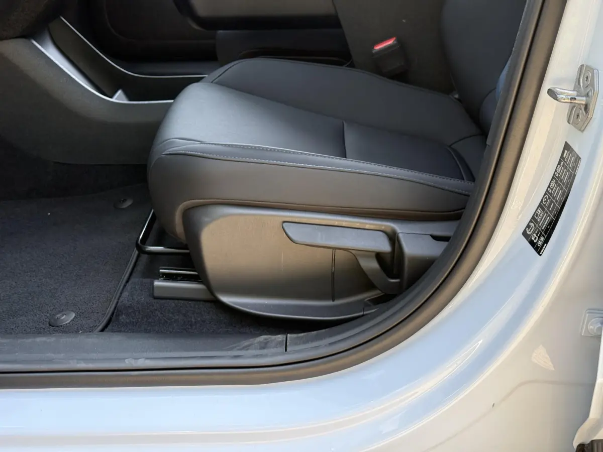 Single Motor Core | Google Navigatie | Achteruitrijcamera | Keyless | Adaptive Cruise Control | Apple CarPlay Adroid Auto
