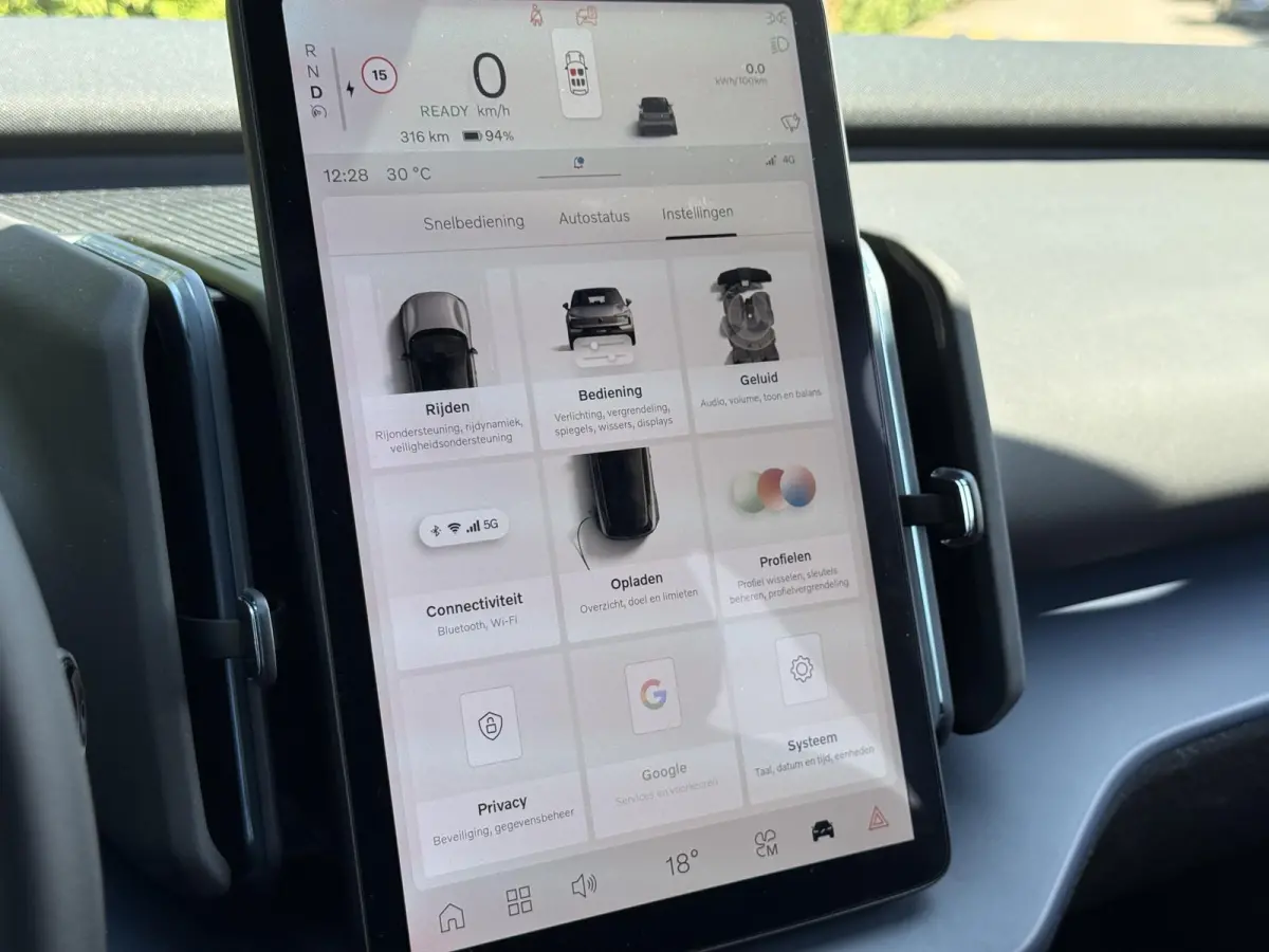 Single Motor Core | Google Navigatie | Achteruitrijcamera | Keyless | Adaptive Cruise Control | Apple CarPlay Adroid Auto