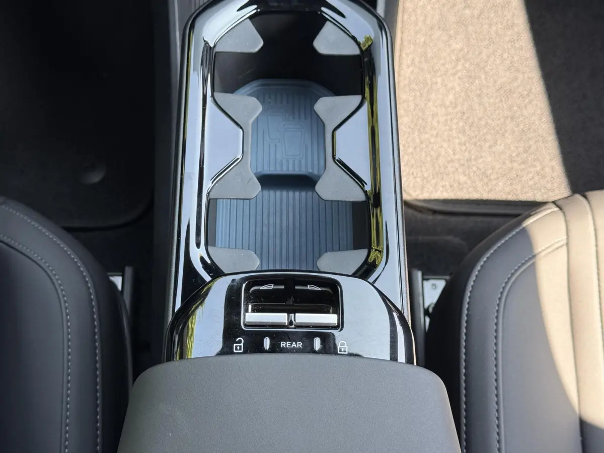 Single Motor Core | Google Navigatie | Achteruitrijcamera | Keyless | Adaptive Cruise Control | Apple CarPlay Adroid Auto
