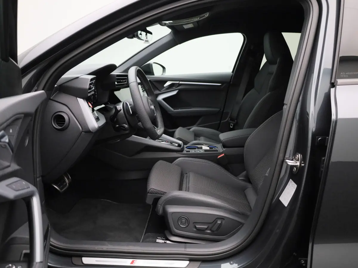 40 TFSI e Advanced edition l Adaptive cruise control l Achteruitrijcamera l SONOS Premium met 3D-geluid l Elektr. voorstoelen geh. best. l Climate control l Navigatie l Trekhaak l Stoelverwa