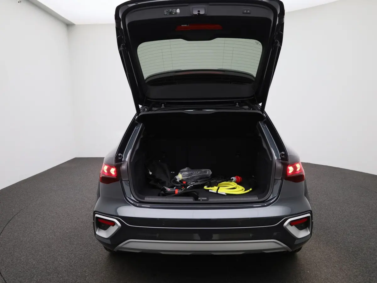40 TFSI e Advanced edition l Adaptive cruise control l Achteruitrijcamera l SONOS Premium met 3D-geluid l Elektr. voorstoelen geh. best. l Climate control l Navigatie l Trekhaak l Stoelverwa