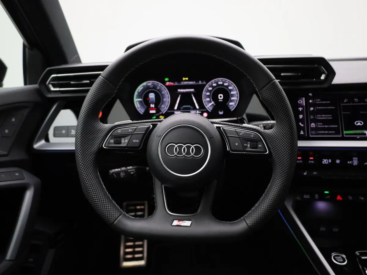 40 TFSI e Advanced edition l Adaptive cruise control l Achteruitrijcamera l SONOS Premium met 3D-geluid l Elektr. voorstoelen geh. best. l Climate control l Navigatie l Trekhaak l Stoelverwa
