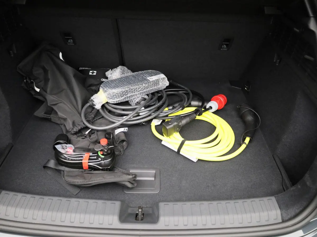 40 TFSI e Advanced edition l Adaptive cruise control l Achteruitrijcamera l SONOS Premium met 3D-geluid l Elektr. voorstoelen geh. best. l Climate control l Navigatie l Trekhaak l Stoelverwa