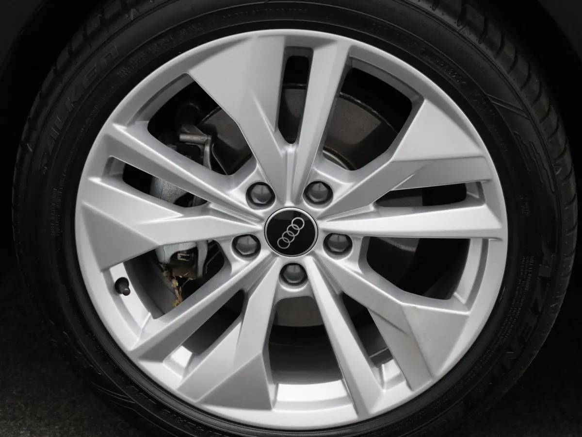 40 TFSI e Advanced edition l Adaptive cruise control l Achteruitrijcamera l SONOS Premium met 3D-geluid l Elektr. voorstoelen geh. best. l Climate control l Navigatie l Trekhaak l Stoelverwa
