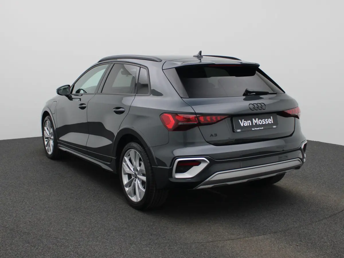 40 TFSI e Advanced edition l Adaptive cruise control l Achteruitrijcamera l SONOS Premium met 3D-geluid l Elektr. voorstoelen geh. best. l Climate control l Navigatie l Trekhaak l Stoelverwa