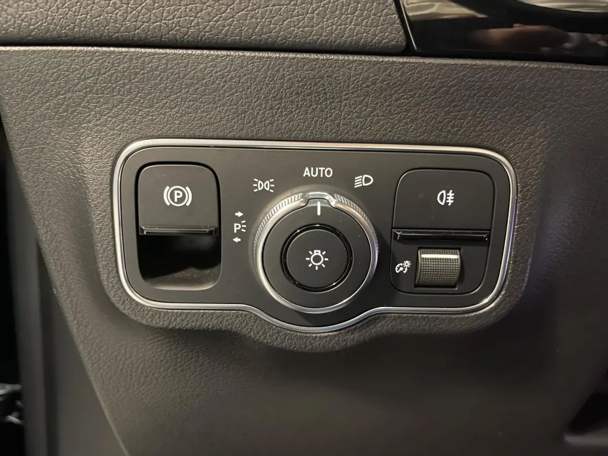 250 e Business Solution AMG Limited Night Pakket 18''/Sfeerverlichting/DAB/PDC v+a/Stoelverwarming/Climate/Apple Carplay & Android Auto